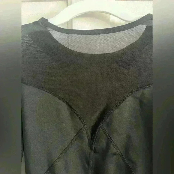 Amazon Brand Black Compression Mesh Detail Workout Long Sleeve Top | Size Medium - Picture 3 of 4